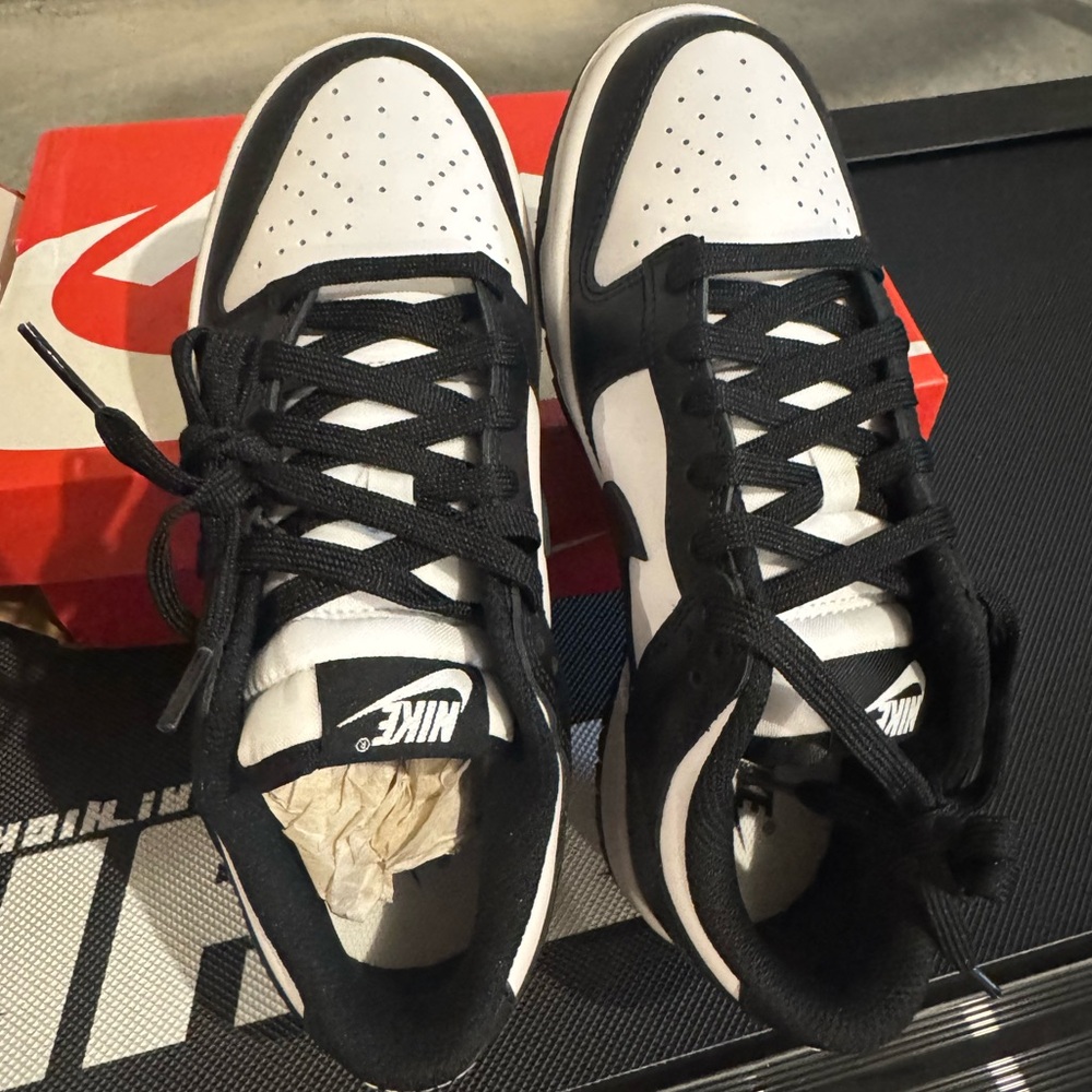 NIB Nike Dunk Low Retro Black Panda Women Size 7